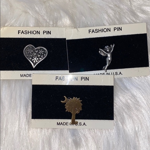Jewelry - New without tags brooch bundle